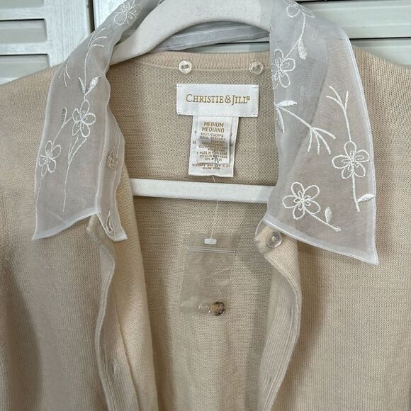 Christie & Jill Women's cream  Long Sleeve Full Button Cardigan Sweater Size Med - Picture 2 of 4